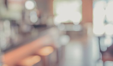 Gündüz vakti Bokeh 'in arka plan kullanımı için kullandığı kafenin ya da restoranın soyut bulanık görüntüsü. (Klasik ton))