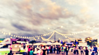 Arka plan kullanımı için Bokeh ile sokak festivali yiyecek kamyonunun klasik ton bulanık görüntüsü .