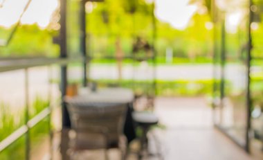 Bokeh imajı olan bir kafenin arka planı bulanık.