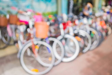 Arkaplan kullanımı için Bokeh kullanan bulanık bisiklet dükkanının görüntüsü.