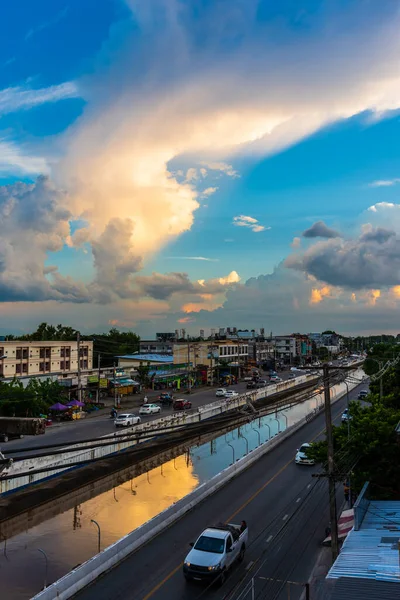 Imagen Vertical Del Hermoso Cielo Sobre Moderna Ciudad Chiang Mai — Foto de Stock