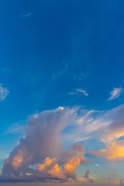 Imagem Vertical Céu Azul Nuvem Branca Durante Dia Para Uso — Fotografia de Stock