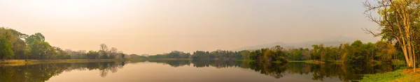 Εικόνα Πανόραμα Της Λίμνης Στην Ομίχλη Της Ρύπανσης Chiang Mai — Φωτογραφία Αρχείου