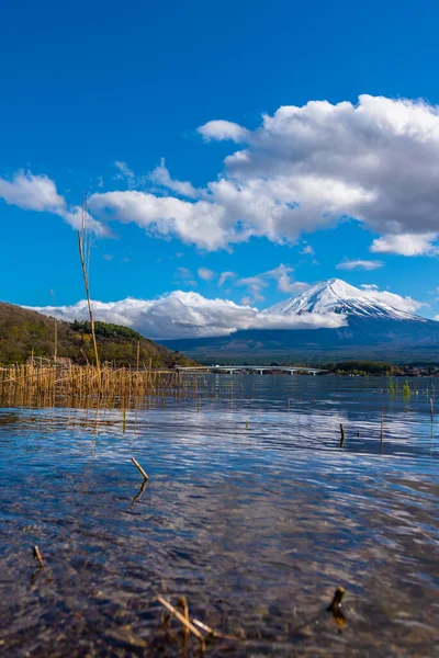 Beeld Van Berg Fuji Het Meer Van Kawaguchi Met Bewolkte — Stockfoto