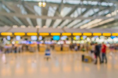 Arka plan kullanımı için giriş yapan yolcular için havaalanı sayacının bulanık görüntüsü.