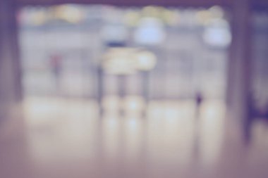 Arka plan kullanımı için masa ve sandalyeli hastane ofisinin bulanık görüntüsü.