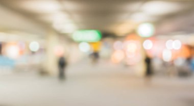 Alışveriş merkezinin bulanık görüntüsü ve arka plan kullanımı için insanlar .