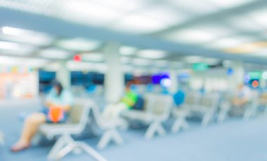 Havaalanı veya otobüs durağında bulanık sandalye bekleme alanı, arkaplan olarak kullan.