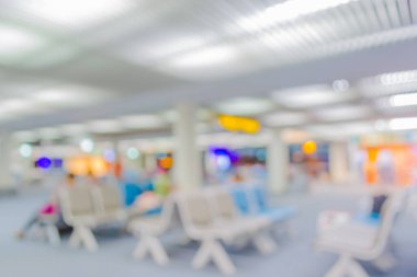 Havaalanı veya otobüs durağında bulanık sandalye bekleme alanı, arkaplan olarak kullan.