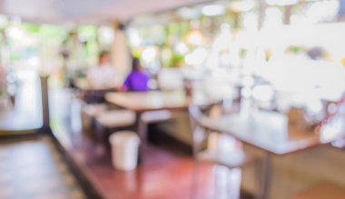 Bokeh imajı olan bir kafenin arka planı bulanık .