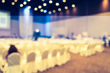 Arkaplan kullanımı için oditoryum odasının bulanık tonu.