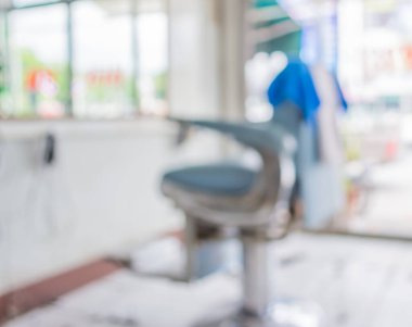 Arkadaki kullanım için eski saç kesimi dükkanının görüntüsü.