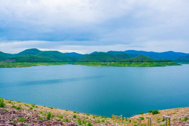 Meekuang udomthara barajının görüntüsü Doi Saket Bölgesi, Chiang Mai Eyaleti Tayland.