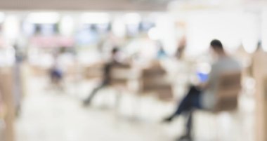 Bokeh imajı olan bir kafenin arka planı bulanık .