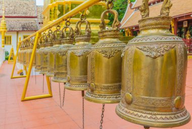 Altın çan imajı Halk Tapınağı gündüz vakti.