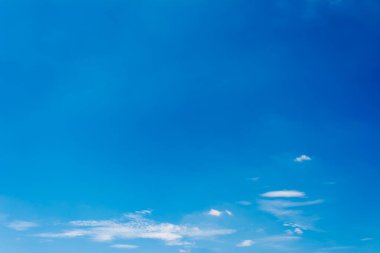 Arkaplan kullanımı için açık gökyüzünün gündüz görüntüsü.