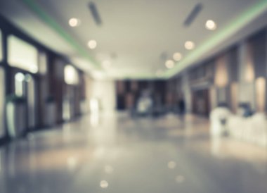 Çağdaş ofis odasında arka plan kullanımı için bokeh ile bulanık dışkı görüntüsü.