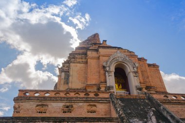 Chedi Luang, Chiang Mai, Tayland 'daki tarihi Budist tapınağının resmi