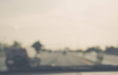 Arkaplan kullanımı için gün içinde Bokeh kullanan içerideki arabaların klasik ton soyut bulanık görüntüsü .