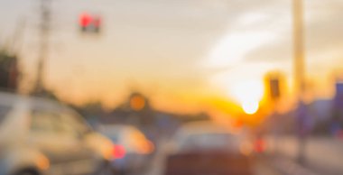 Arkaplan kullanımı için gün içinde Bokeh ile içerideki arabaların bulanık görüntüsü .