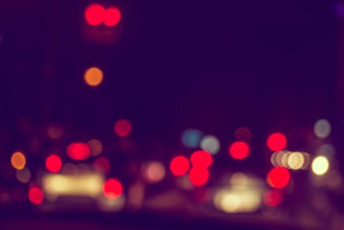 Arka plan kullanımı için gece vakti bulanık araba.