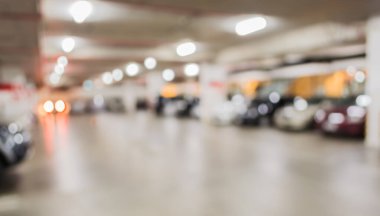 Arkaplan kullanımı için otopark içi Bokeh ile bulanık görüntü.