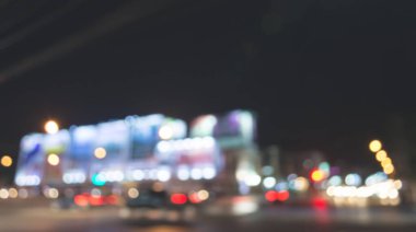 Arka plan kullanımı için gece vakti renkli ışıkları olan bulanık sokak Bokeh 'inin klasik ton görüntüsü .
