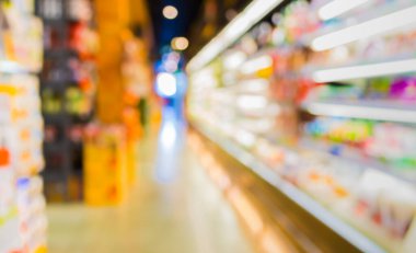 Arkaplan kullanımı için süpermarketin bulanık görüntüsü ve çeşitli ürün .