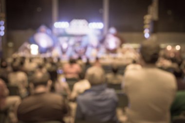 Konser salonunda arka plan kullanımı için bulanık insanların görüntüsü .