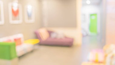 Arka plan kullanımı için modern oturma odasının bulanık görüntüsü.