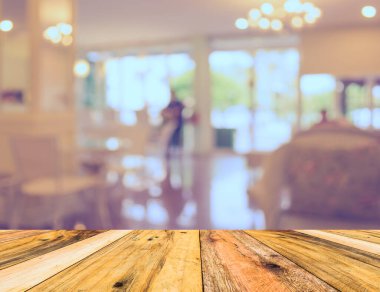 Kafenin arka planında Bokeh imajı var. (Klasik ton))