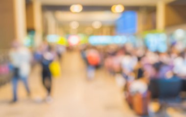 Havaalanı veya otobüs durağında bulanık sandalye bekleme alanı, arkaplan olarak kullan.