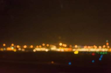 Arka plan kullanımı için Bokeh ile gece vakti pist görüntüsünün klasik ton bulanıklığı.