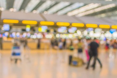 Arka plan kullanımı için giriş yapan yolcular için havaalanı sayacının bulanık görüntüsü.