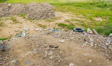 Arkaplan kullanımı için yeni gayrimenkul yapımı için toprak derecelendirmeli yeni boşaltma sitesinin resmi.