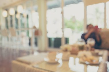 Kafenin arka planında Bokeh imajı var. (Klasik ton))