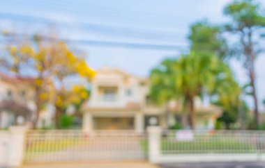 Arka plan kullanımı için köydeki evin bulanık görüntüsü .