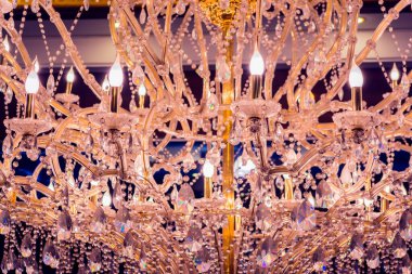 Arka plan kullanımı için avize dokusunun yakın plan görüntüsü. (Klasik ton))