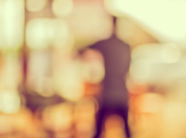 Arka plan kullanımı için Bokeh ile kahve dükkanının klasik ton bulanık görüntüsü .