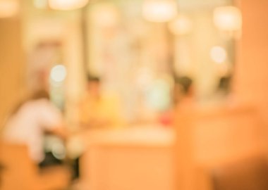 Bokeh ile restoranın bulanık arkaplan görüntüsü. (Klasik ton))