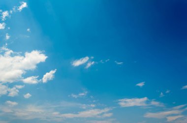 Arkaplan için mavi gökyüzünün gündüz görüntüsü.