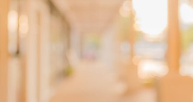 Arkaplan kullanımı için gündüz saatinde modern binanın bulanık görüntüsü.