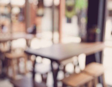 Bokeh imajı olan bir kafenin arka planı bulanık .