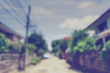 Arka plan kullanımı için güneşli bir gün ile bulanık yürüyüş yolunun klasik ton görüntüsü .