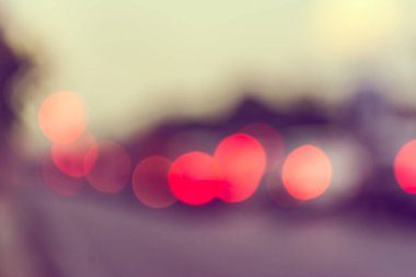 Bokeh ışığı soyut arkaplan ile trafik yolunun bulanık tonu .