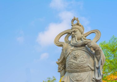 Çin Tanrısı Guan Gong Guan Yu heykeli gündüz vakti, Suphanburi Eyaleti Tayland.