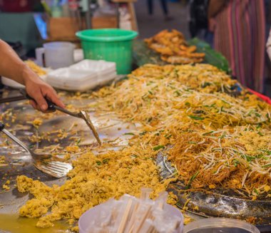 Tayland tarzı Tayland restoranının sokaktaki görüntüsü .