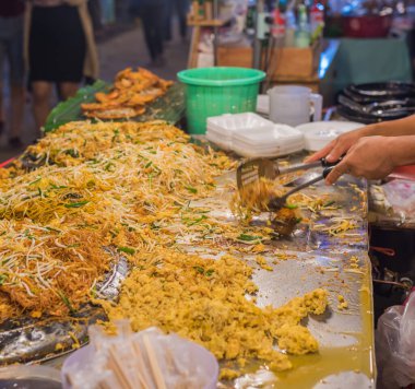 Tayland tarzı Tayland restoranının sokaktaki görüntüsü .