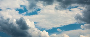 beyaz bulut ve mavi gökyüzü arkaplan resmi .