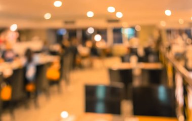 Arka plan kullanımı için büfedeki bulanık insanların görüntüsü. (Klasik ton))